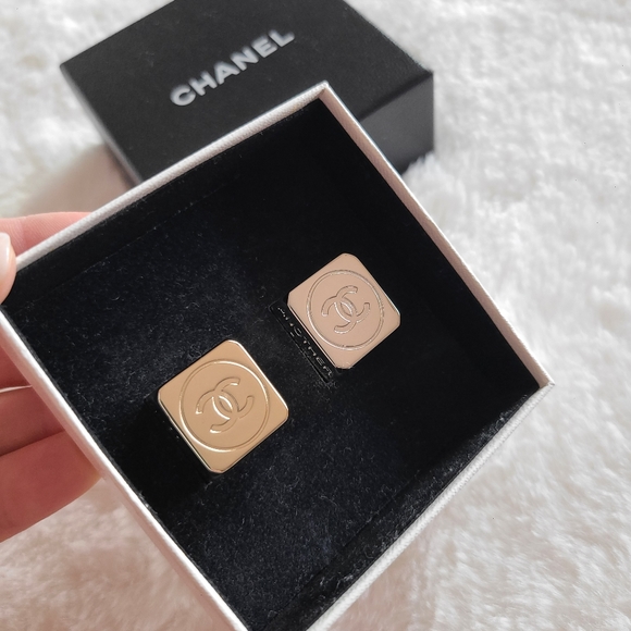 CHANEL Silver and Gold Cube Accessories - Picture 3 of 8
